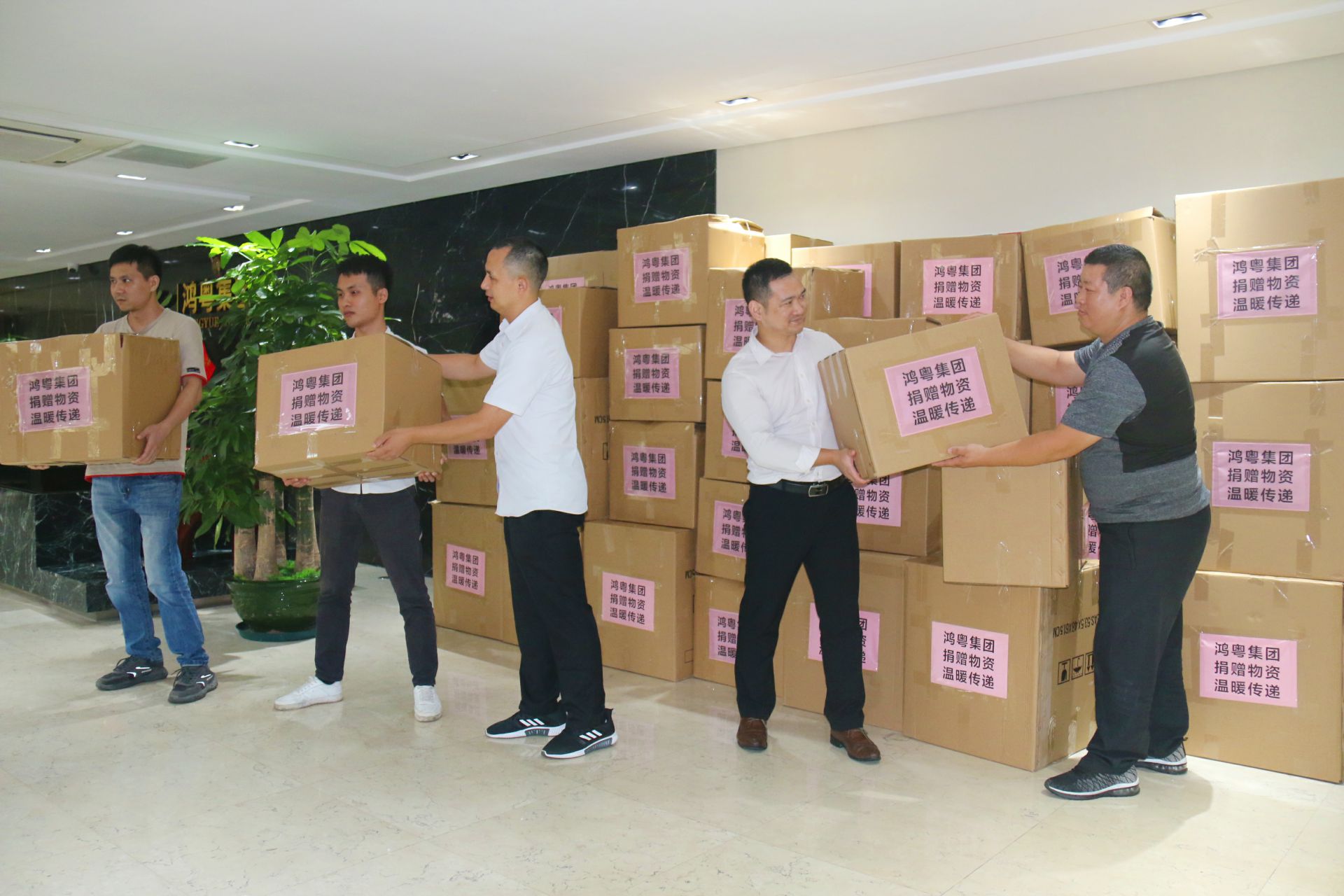 开云app官方在线入口-开云(中国)公益回顾丨家国同欢月同圆 温暖满载甘孜州(图2) 开云app官方在线入口-开云(中国)公益回顾丨家国同欢月同圆 温暖满载甘孜州(图2)